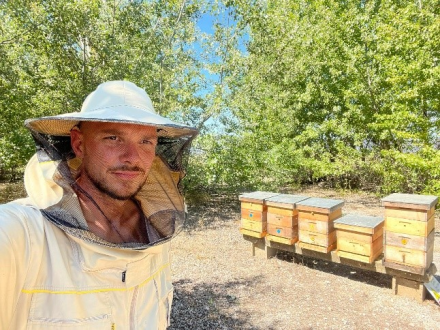 Foxconn employees and the local community in Slovakia have launched a beekeeping program.